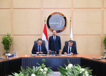  وزير الصناعة يشهد توقيع عقد ترخيص شركة «رحلة رايدز لتنظيم خدمات النقل البري» للعمل في مجال نقل الركاب 