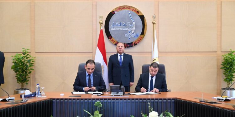  وزير الصناعة يشهد توقيع عقد ترخيص شركة «رحلة رايدز لتنظيم خدمات النقل البري» للعمل في مجال نقل الركاب 