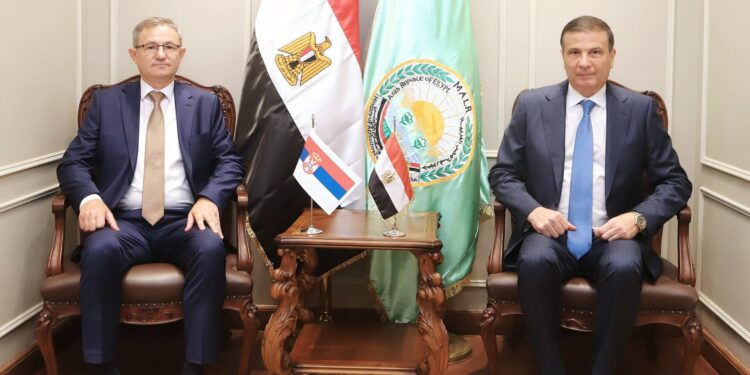 وزير الزراعة يبحث مع نظيره الصربي تعزيز التعاون الزراعي والأمن الغذائي في البلدين