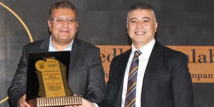 تكريم الدكتور مدحت شلبي رئيس شركة «الصفوة للتطوير العمراني» كأكبر مطور عقاري في الدلتا
