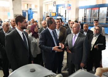 في استجابة سريعة .. وزير الصناعة يبحث شكاوى واستغاثات مستثمري المنطقة الصناعية بأبو رواش