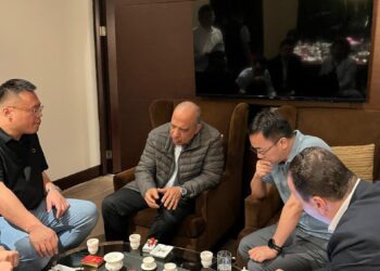 عقب وصوله إلى الصين .. وزير الكهرباء يبحث مع شركة سانجرو SUNGROW الصينية انشاء مصنع لبطاريات تخزين الطاقة والأنظمة الكهربائية فى مصر