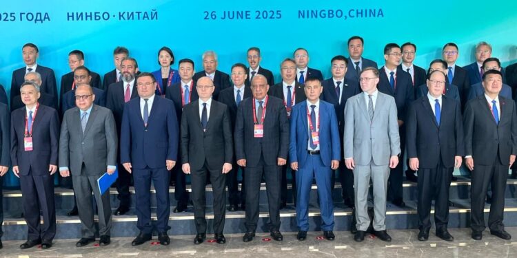 وزير الكهرباء يلقي كلمة مصر امام مؤتمر شنغهاي للطاقات المتجددة وحلول الطاقة النظيفة والتحول الطاقي