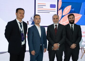 وزي الصحة يتفقد جناح شركة «هيلث إنسايتس Health-Insights» في معرض «Africa Health ExCon»