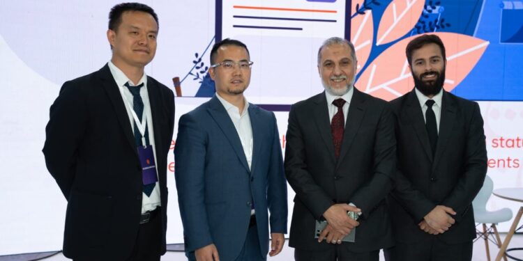 وزي الصحة يتفقد جناح شركة «هيلث إنسايتس Health-Insights» في معرض «Africa Health ExCon»