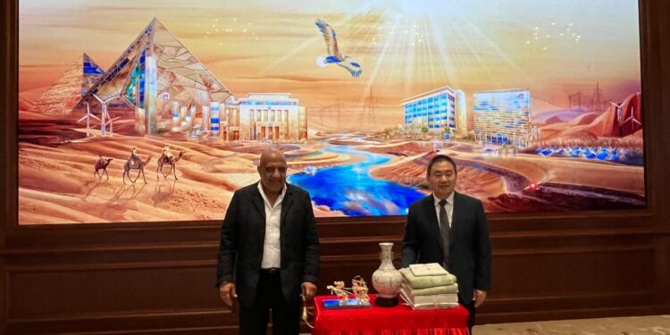 وزير الكهرباء يزور مجموعة شركات هواوي الصينية لبحث تعزيز التعاون والشراكة