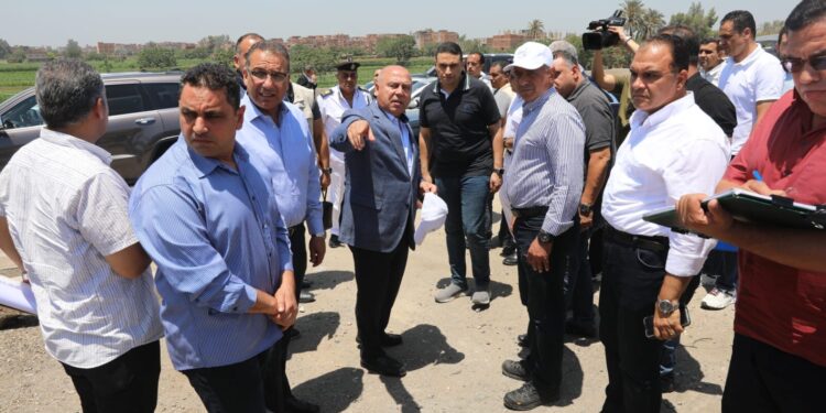  وزير النقل في جولة تفقدية موسعة لمتابعة أعمال صيانة المرحلة الاولى من مشروع تطوير الطريق الدائري الإقليمي بطول 152 كم
