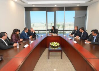 وزيرة التضامن الاجتماعي تلتقي رئيس جمعية رجال أعمال إسكندرية ويبحثان التعاون في مجالات التمكين الاقتصادي للأسر الأكثر احتياجًا