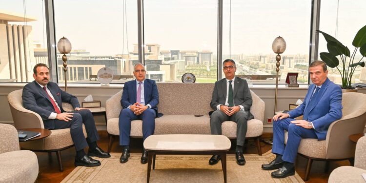 وزراء الزراعة والري والتموين ورئيس جهاز مستقبل مصر يناقشون سُبل تطوير زراعة محصولى قصب وبنجر السكر و زيادة الإنتاجية