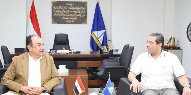 وزير قطاع الأعمال العام يلتقي محافظ دمياط في مستهل زيارته للمحافظة لتفقد عدد من المنشآت الصناعية والفندقية التابعة