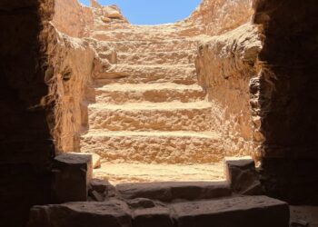 اكتشاف مقابر جديدة من العصرين اليوناني والروماني بنقوش هيروغليفية في الجبانة حول منطقة ضريح الآغاخان بأسوان