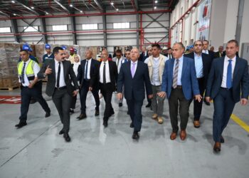 وزير الصناعة يجري جولة تفقدية موسعة بمشروعات مينائي الإسكندرية والدخيلة