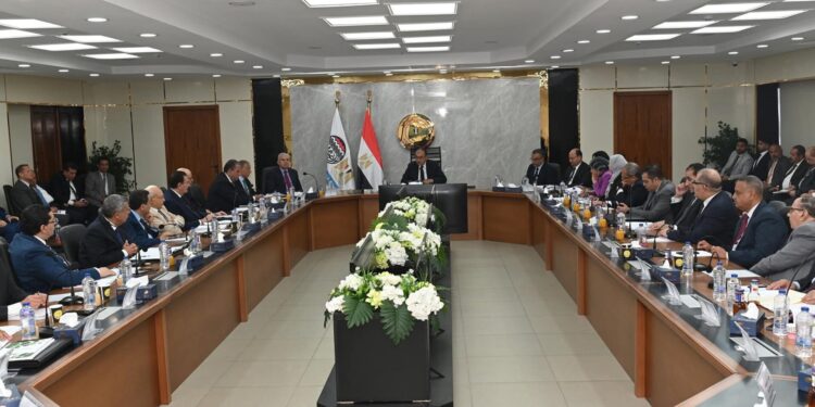 وزير قطاع الأعمال العام يترأس الجمعية العامة «القابضة الكيماوية» لاعتماد الموازنة التخطيطية للعام المالي 2025/2026