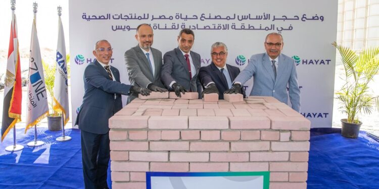 باستثمارات 44 مليون دولار.. رئيس اقتصادية قناة السويس يشهد وضع حجر أساس خطوط إنتاج جديدة لمصنع «حياة إيجيبت» التركي للمنتجات الصحية بالسخنة