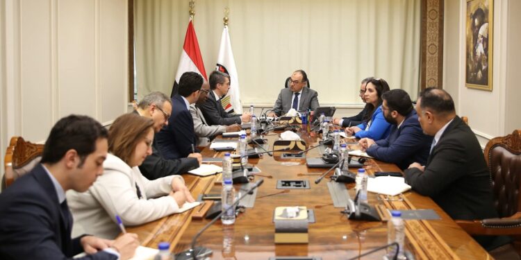 وزير قطاع الأعمال العام يستقبل وفدًا من مجموعة البنك الدولي ويؤكد: انفتاح كامل على تعزيز الشراكة مع القطاع الخاص