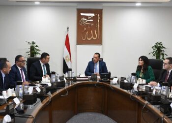 رئيس الوزراء يتابع موقف تقنين الأراضي المضافة لعدد من المدن الجديدة وموقف الطروحات المختلفة من الوحدات السكنية والأراضي