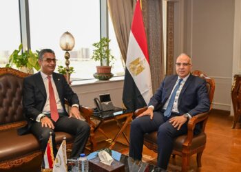 وزيرا الري والتموين يبحثان سُبل تطوير مصانع إنتاج السكر