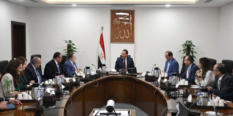 رئيس الوزراء يتابع جهود خفض الدين العام من الناتج المحلي