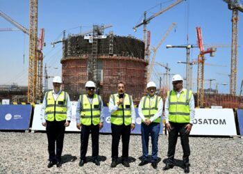 رئيس الوزراء يدلي بتصريحات تليفزيونية عقب تفقده موقع إنشاء المحطة النووية بالضبعة