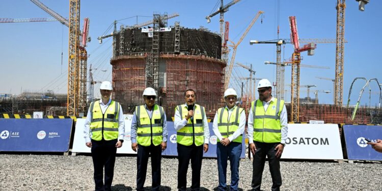 رئيس الوزراء يدلي بتصريحات تليفزيونية عقب تفقده موقع إنشاء المحطة النووية بالضبعة