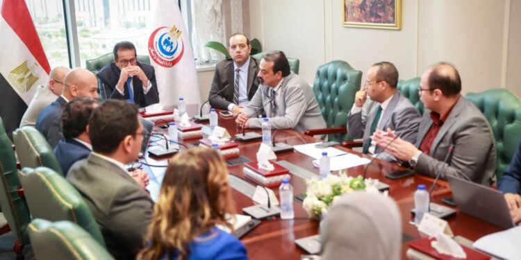 نائب رئيس الوزراء وزير الصحة يعقد اجتماعًا مع ممثل منظمة الصحة العالمية في مصر لبحث التعاون في القطاع الصحي