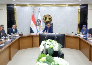 وزير قطاع الأعمال العام يجتمع بمجلس إدارة شركة النصر للإسكان والتعمير بتشكيله الجديد