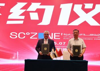 باستثمارات إجمالية 65.5 مليون دولار.. اقتصادية قناة السويس توقع 3 عقود صناعية جديدة مع شركات صينية في قطاع الملابس والمنسوجات