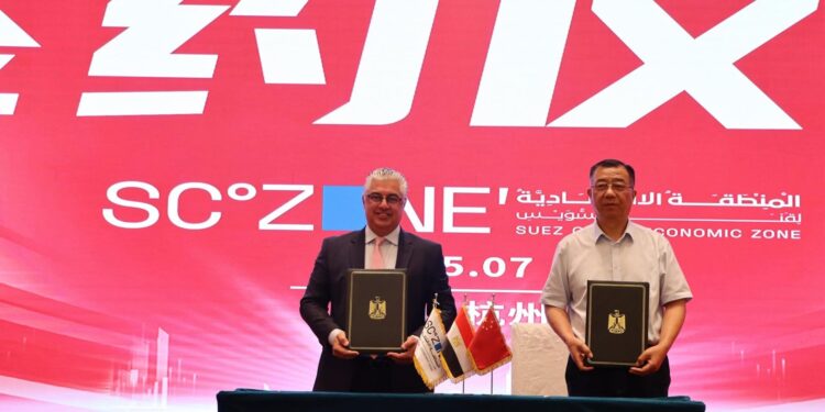 باستثمارات إجمالية 65.5 مليون دولار.. اقتصادية قناة السويس توقع 3 عقود صناعية جديدة مع شركات صينية في قطاع الملابس والمنسوجات