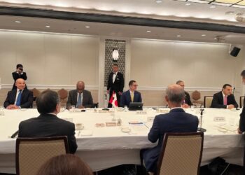 وزير الاستثمار يشارك باجتماع مائدة مستديرة بحضور عدد كبير من قادة الأعمال بدولة اليابان