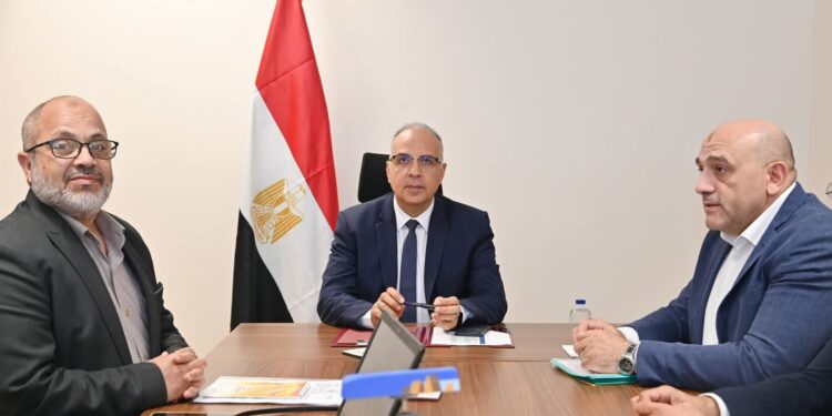 وزير الري يتابع أعمال حماية الشواطئ المصرية والإعداد لعقد اجتماع اللجنة العليا لتراخيصها