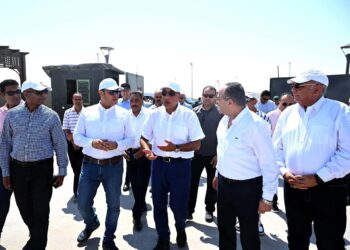 رئيس الوزراء يتفقد محطة التجارب البحثية لتحلية مياه البحر بمدينة العلمين الجديدة