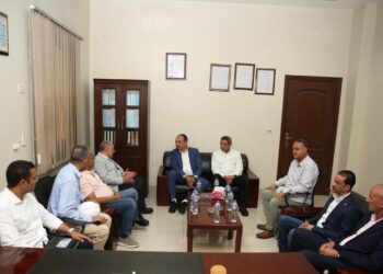 وزير قطاع الأعمال العام يلتقي محافظ السويس وعددًا من نواب البرلمان في مستهل زيارته للشركة المصرية لبلوكات الأنود بالعين السخنة