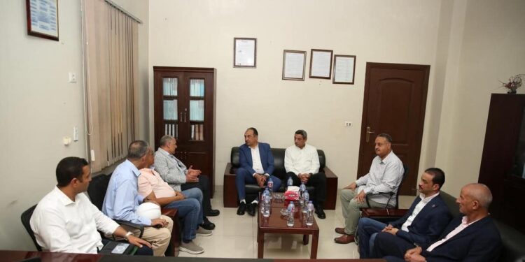 وزير قطاع الأعمال العام يلتقي محافظ السويس وعددًا من نواب البرلمان في مستهل زيارته للشركة المصرية لبلوكات الأنود بالعين السخنة