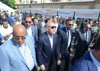 وزير التموين والتجارة الداخلية ومحافظ القاهرة يفتتحان سوق «اليوم الواحد» بمنطقة الجمالية