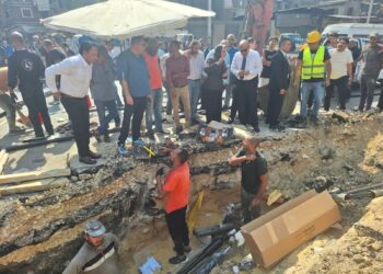 وزير الكهرباء في موقع إصلاح عطل الكابل الأرضي أمام محطة مترو ساقية مكي بمحافظة الجيزة