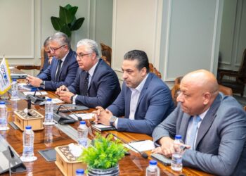 رئيس اقتصادية قناة السويس يستقبل وفدًا تجاريًا صينيًا من عدة مقاطعات يضم الاتحاد الوطني للمنسوجات ورؤساء شركات صناعية كبرى
