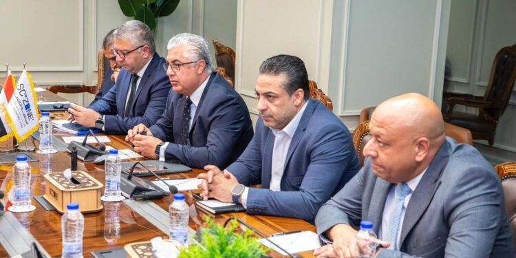 رئيس اقتصادية قناة السويس يستقبل وفدًا تجاريًا صينيًا من عدة مقاطعات يضم الاتحاد الوطني للمنسوجات ورؤساء شركات صناعية كبرى