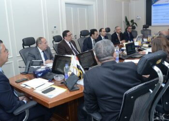 وزير التموين يعقد اجتماعًا مع قيادات شركة مخابز القاهرة الكبرى لمتابعة الأداء وتعزيز كفاءة التشغيل