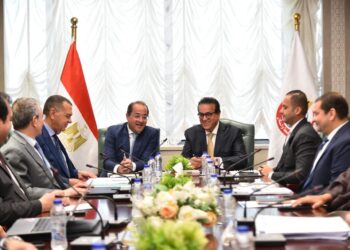 وزير الصحة يبحث سُبل استدامة تمويل التأمين الصحي الشامل ومقترحات تعديل المساهمة التكافلية