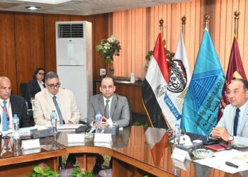 خلال اجتماعه برؤساء شركات «القابضة للتشييد» بمقر شركة «مختار إبراهيم».. وزير قطاع الأعمال العام يتابع الموقف التنفيذي لمشروعات التطوير العقاري والمقاولات وإدارة الأصول