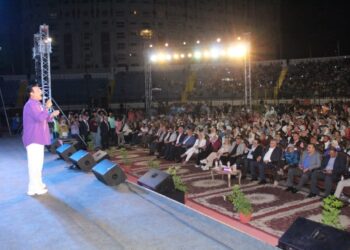 بحضور أكثر من 4 آلاف مشاهد.. وزير الثقافة ومحافظ الإسكندرية يفتتحان فعاليات المهرجان الصيفي للأوبرا في إستاد الإسكندرية لأول