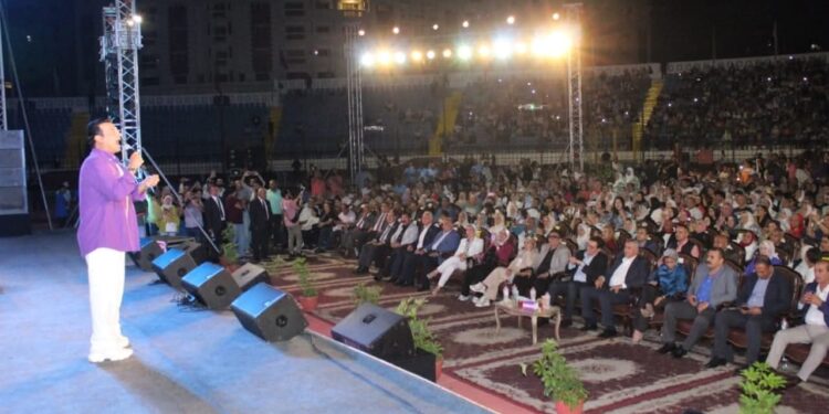 بحضور أكثر من 4 آلاف مشاهد.. وزير الثقافة ومحافظ الإسكندرية يفتتحان فعاليات المهرجان الصيفي للأوبرا في إستاد الإسكندرية لأول