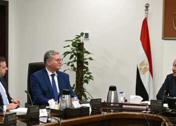 لاستعراض استثمارات الشركة في السوق المصرية .. رئيس الوزراء يلتقي رئيس شركة «شل العالمية لأنشطة الغاز المتكاملة»