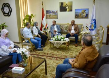 رئيسا جهاز السويس الجديدة والمناطق الحرة يناقشان تطوير المنطقة الحرة للاستثمار بعتاقة