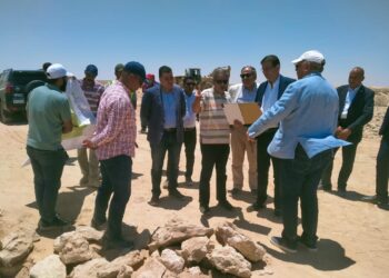 وزير الزراعة يتفقد أعمال حصر وتصنيف الأراضي الصحراوية بمنطقة «العميد» على محور وادي النطرون ـ العلمين