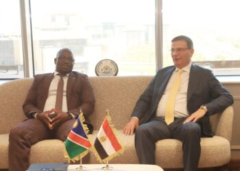 وزير الزراعة يبحث مع وفد برلماني ناميبي تعزيز التعاون في المجال الزراعي بين البلدين