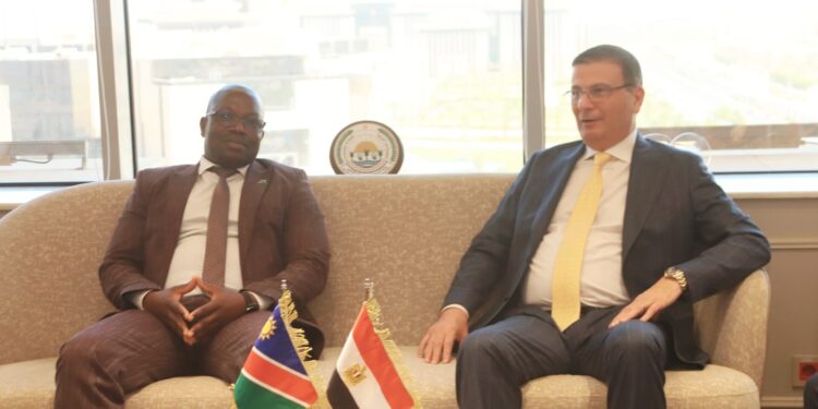 وزير الزراعة يبحث مع وفد برلماني ناميبي تعزيز التعاون في المجال الزراعي بين البلدين