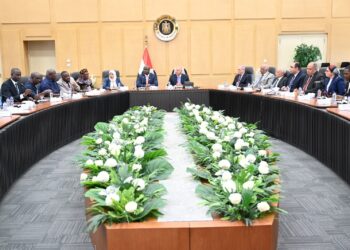 وزير النقل يلتقي نظيره سيراليون لبحث تدعيم التعاون المشترك في مجالات المختلفة وتنفيذها الشركات المصرية 