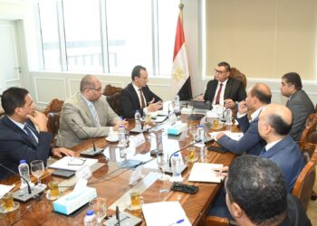 وزير الإسكان يتابع إجراءات تشغيل منطقة الأعمال المركزية بالعاصمة الإدارية الجديدة