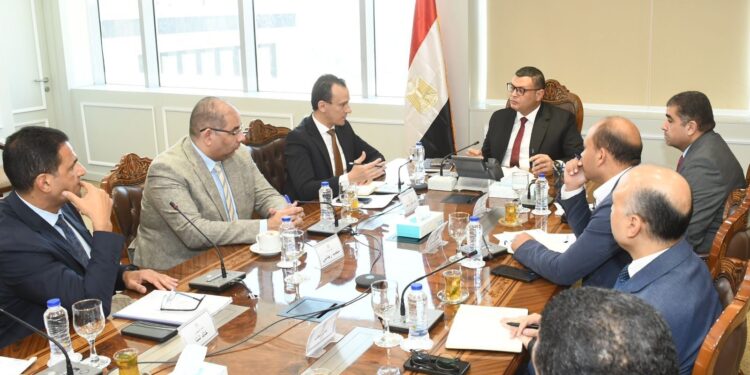 وزير الإسكان يتابع إجراءات تشغيل منطقة الأعمال المركزية بالعاصمة الإدارية الجديدة